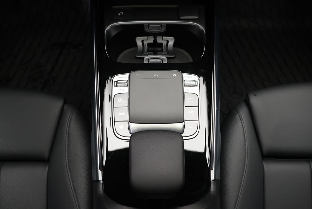 Thumbnail: 2020 Mercedes-Benz GLB - 29
