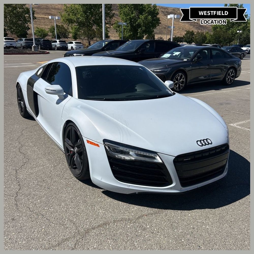 Gray Metallic 2015 Audi R8 quattro V8 Coupe AWD Coupe All-Wheel Drive 7-Speed Automatic