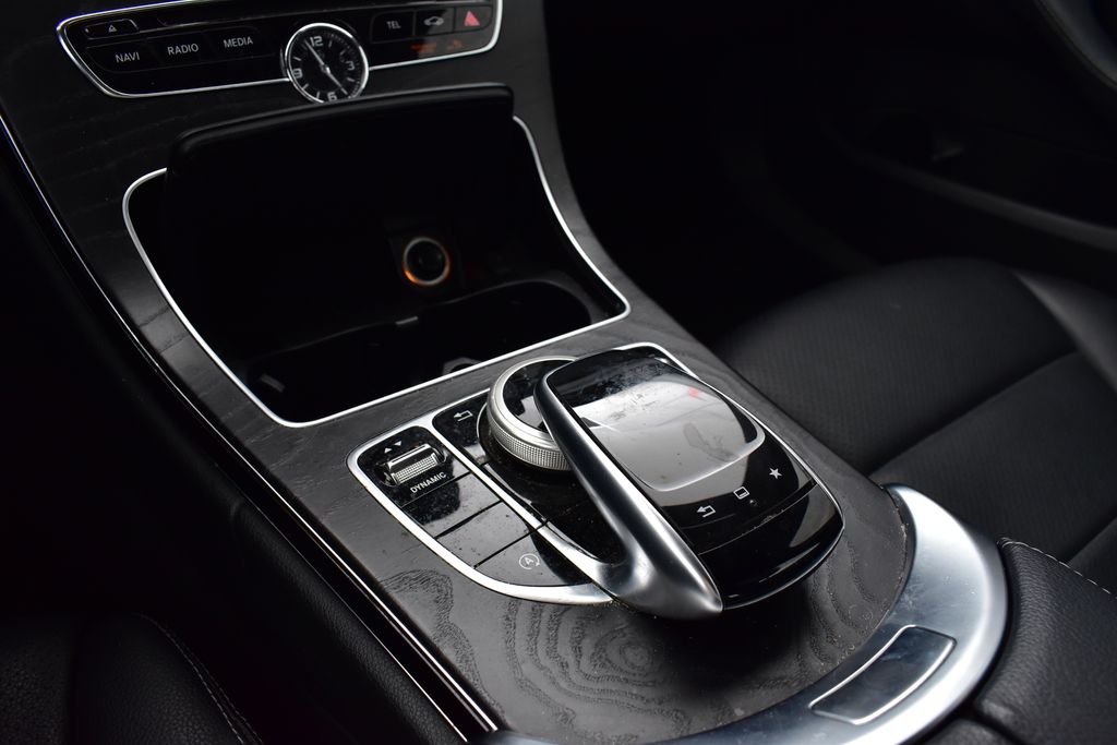 Thumbnail: 2016 Mercedes-Benz C-Class - 23