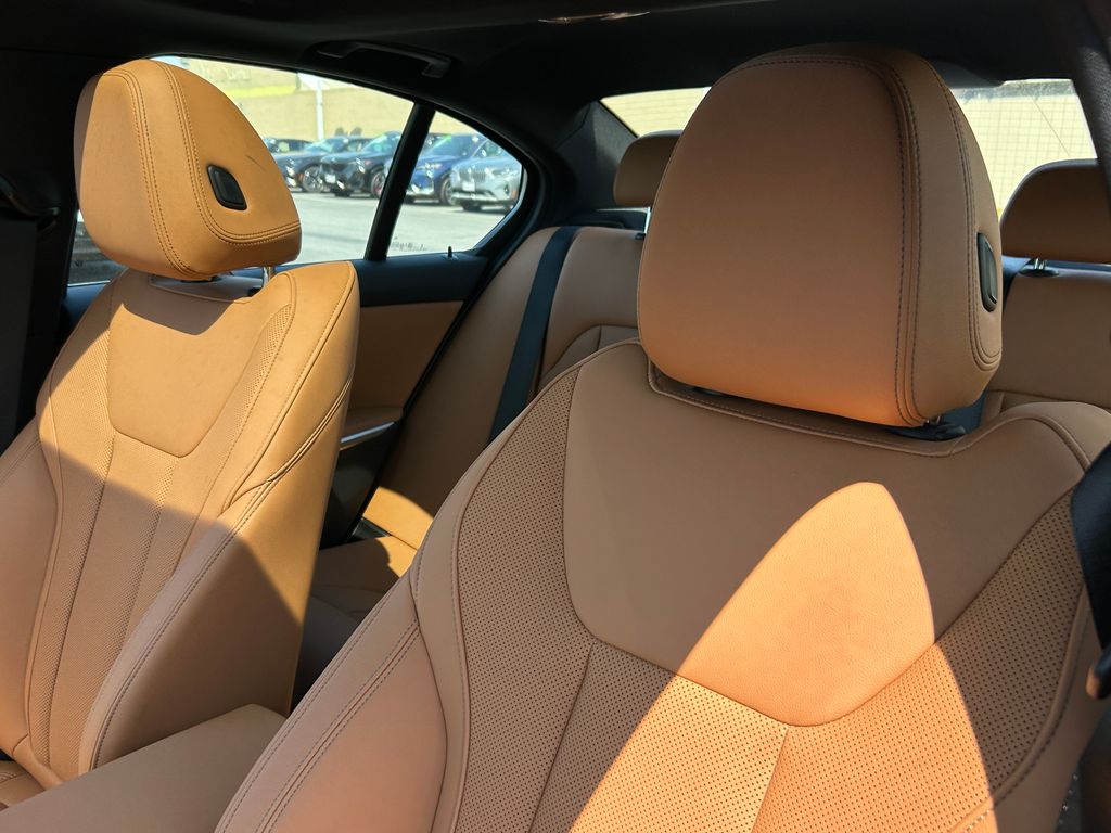 2025 BMW 3 Series 330i 14
