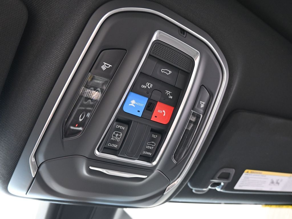 New 2026 Diamond Black Crystal Pearlcoat Jeep Laredo image 19