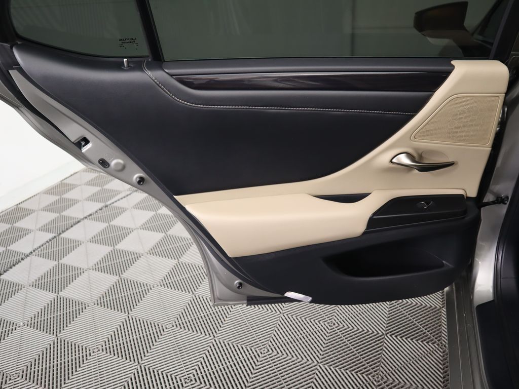 2021 Lexus ES 350 27