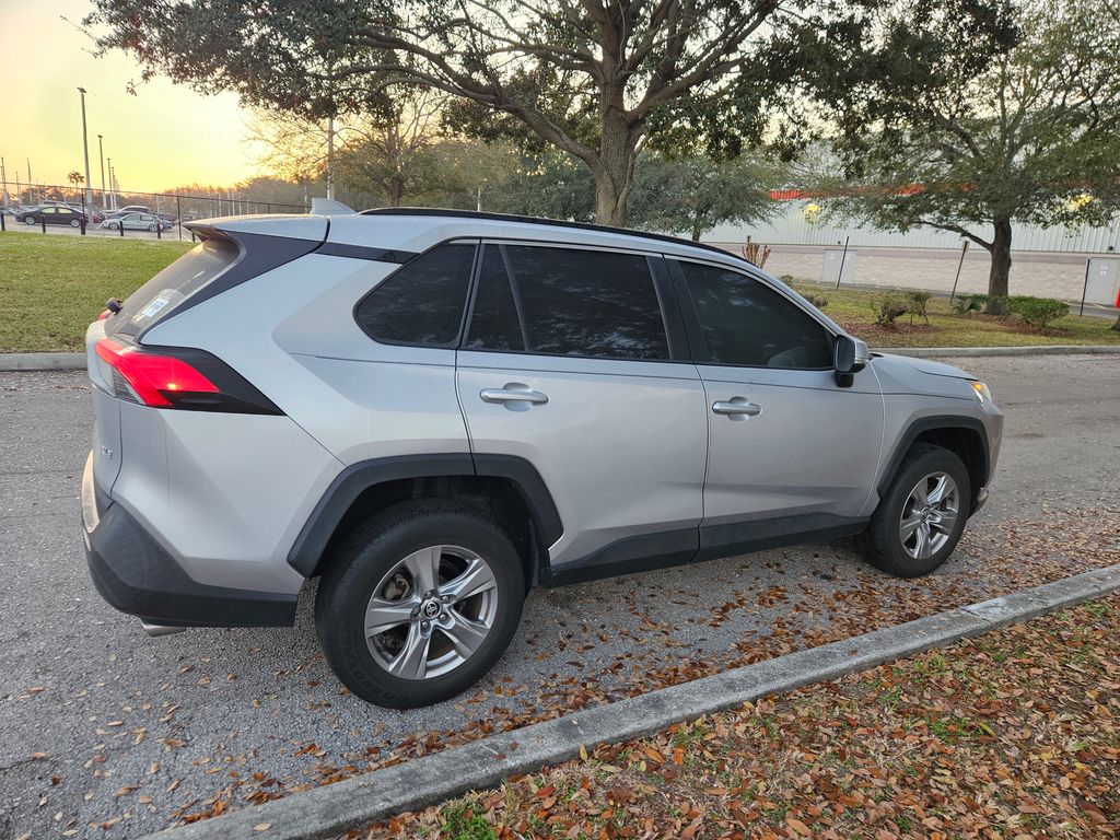 2022 Toyota RAV4 XLE 5