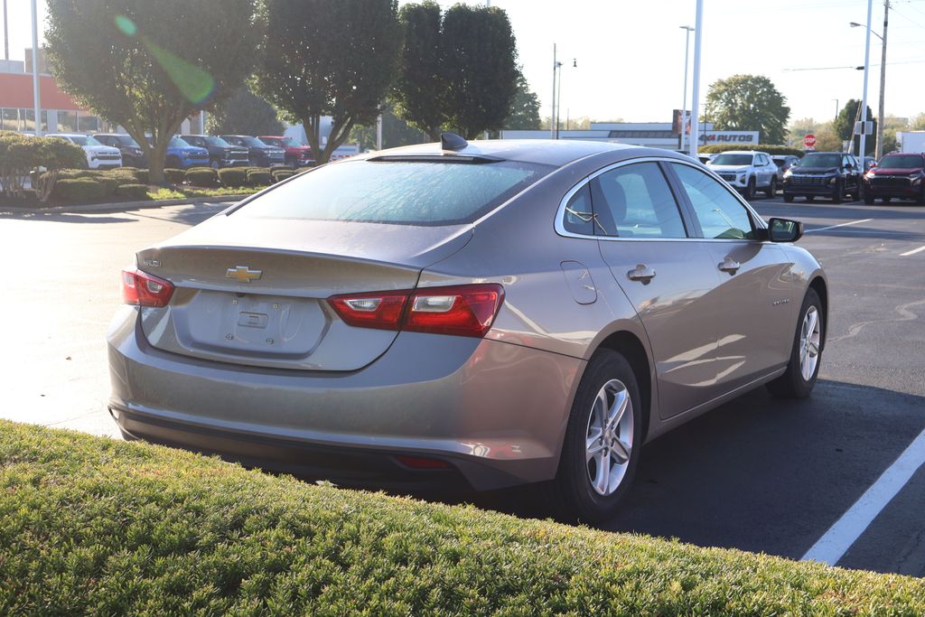 Thumbnail: 2022 Chevrolet Malibu - 11