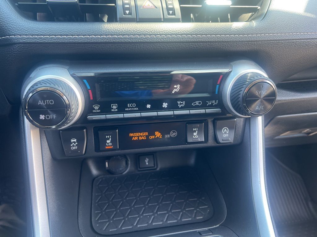 2022 Toyota RAV4 XLE Premium photo