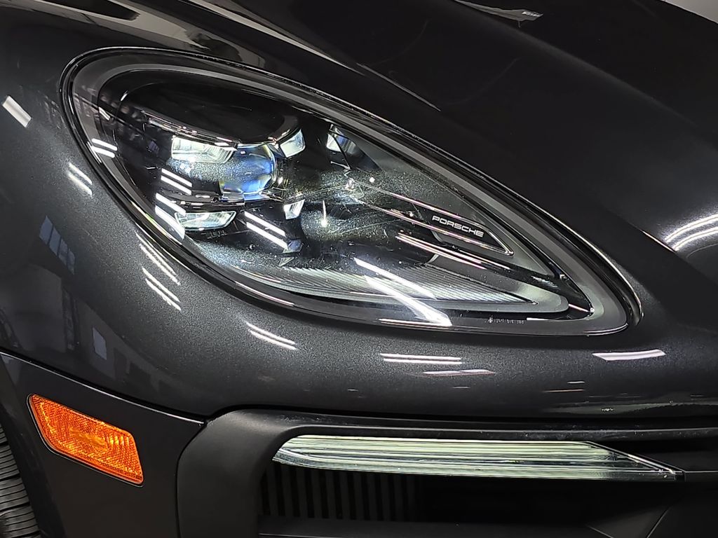Used 2023  Porsche S image 12