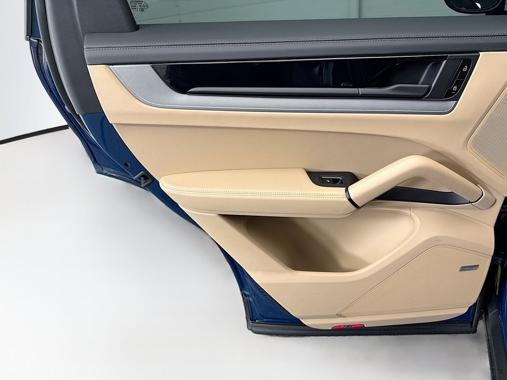 Thumbnail: 2026 Porsche Cayenne - 27