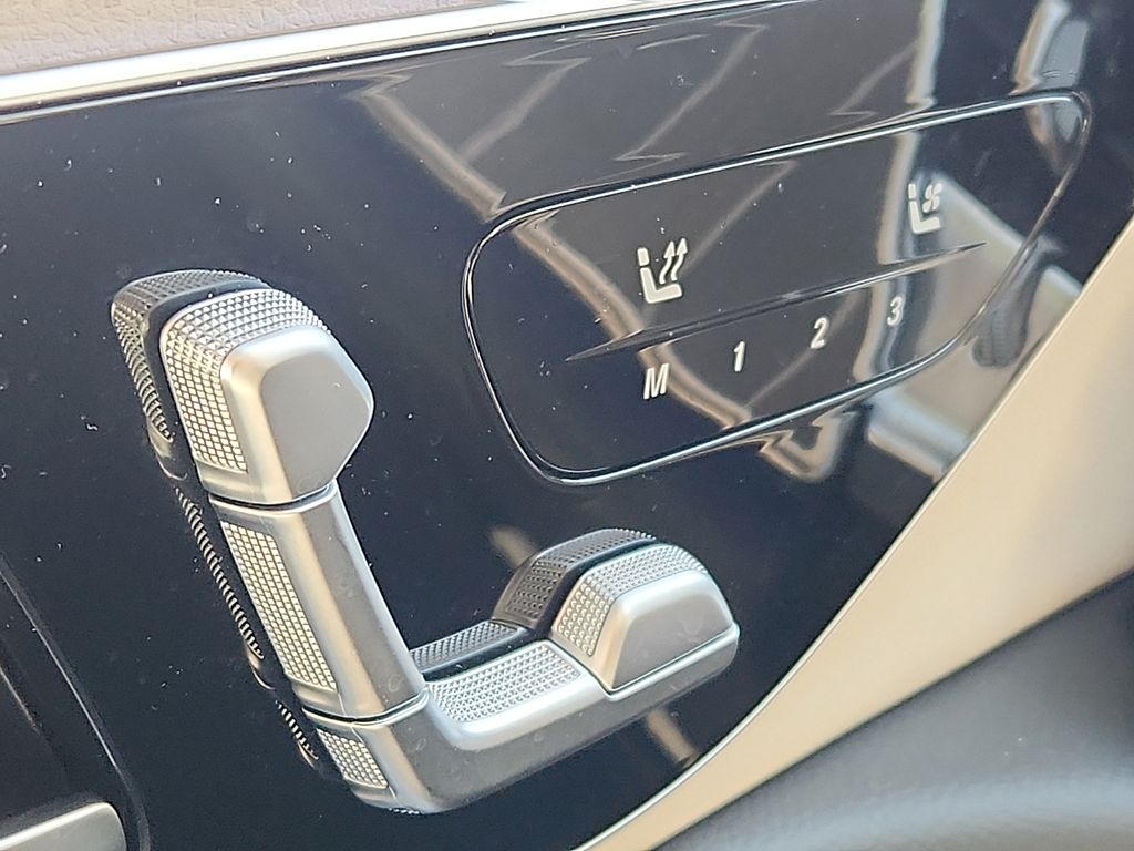 Thumbnail: 2025 Mercedes-Benz E-Class - 20