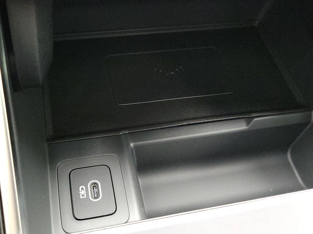 Thumbnail: 2025 Land Rover Range Rover Velar - 13