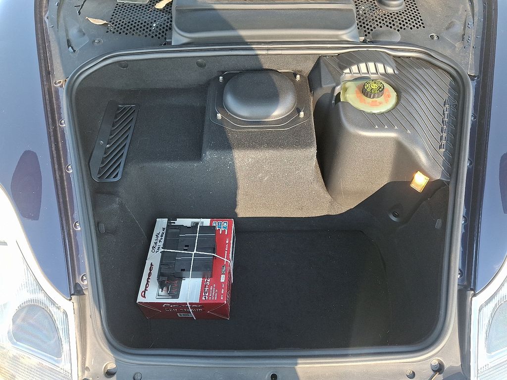 Thumbnail: 2001 Porsche 911 - 29