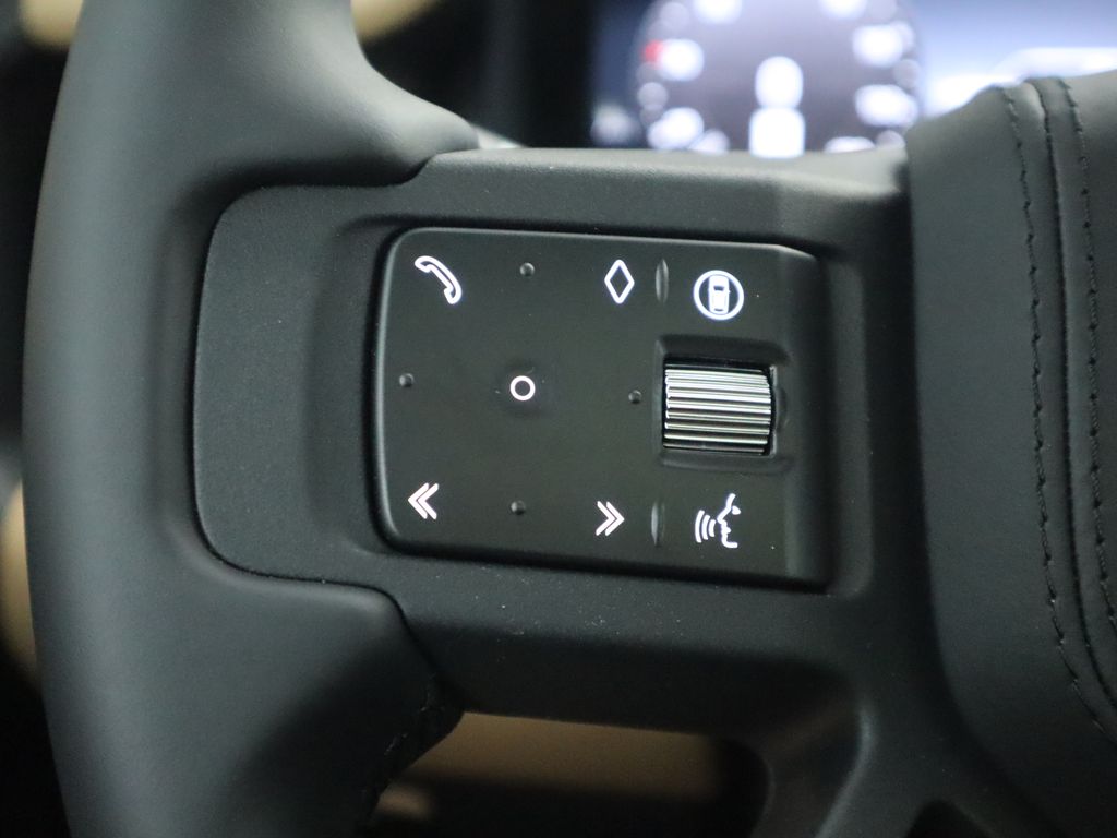 Thumbnail: 2025 Land Rover Defender - 11