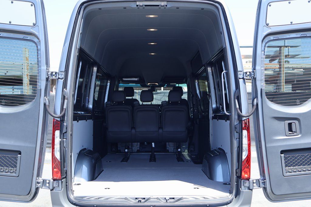Thumbnail: 2025 Mercedes-Benz Sprinter - 10