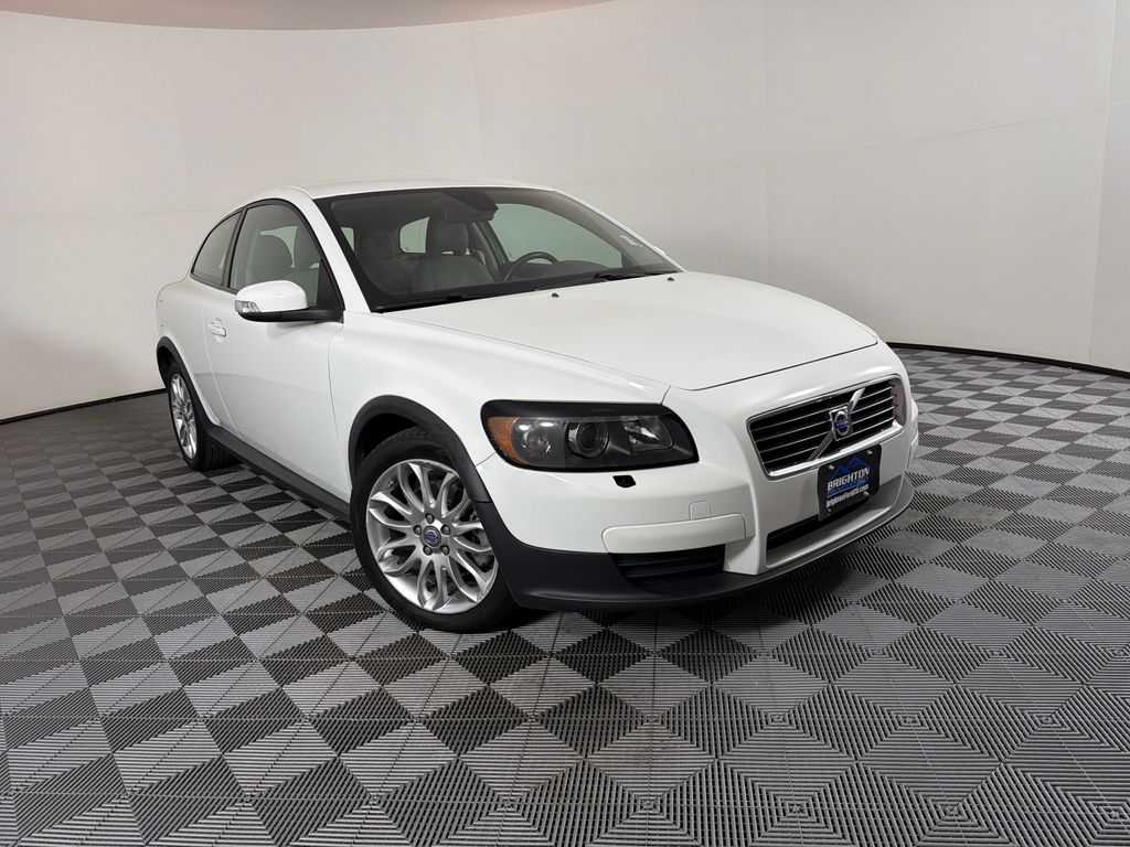 White 2009 Volvo C30 Hatchback Front-Wheel Drive