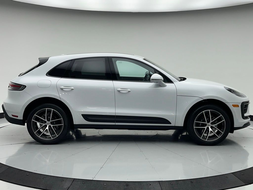 Thumbnail: 2025 Porsche Macan - 8