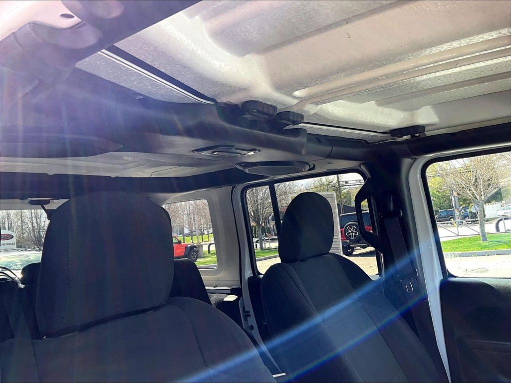 2023 Jeep Wrangler — photo 22