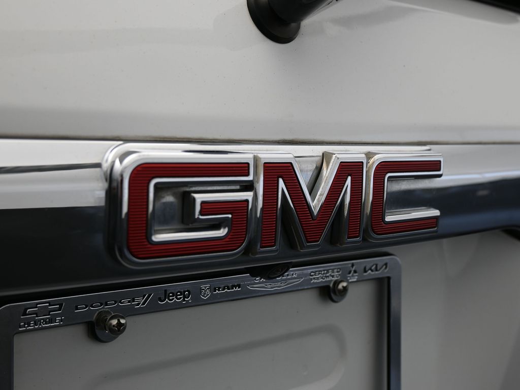 Used 2019 Summit White GMC SLE-2 image 40