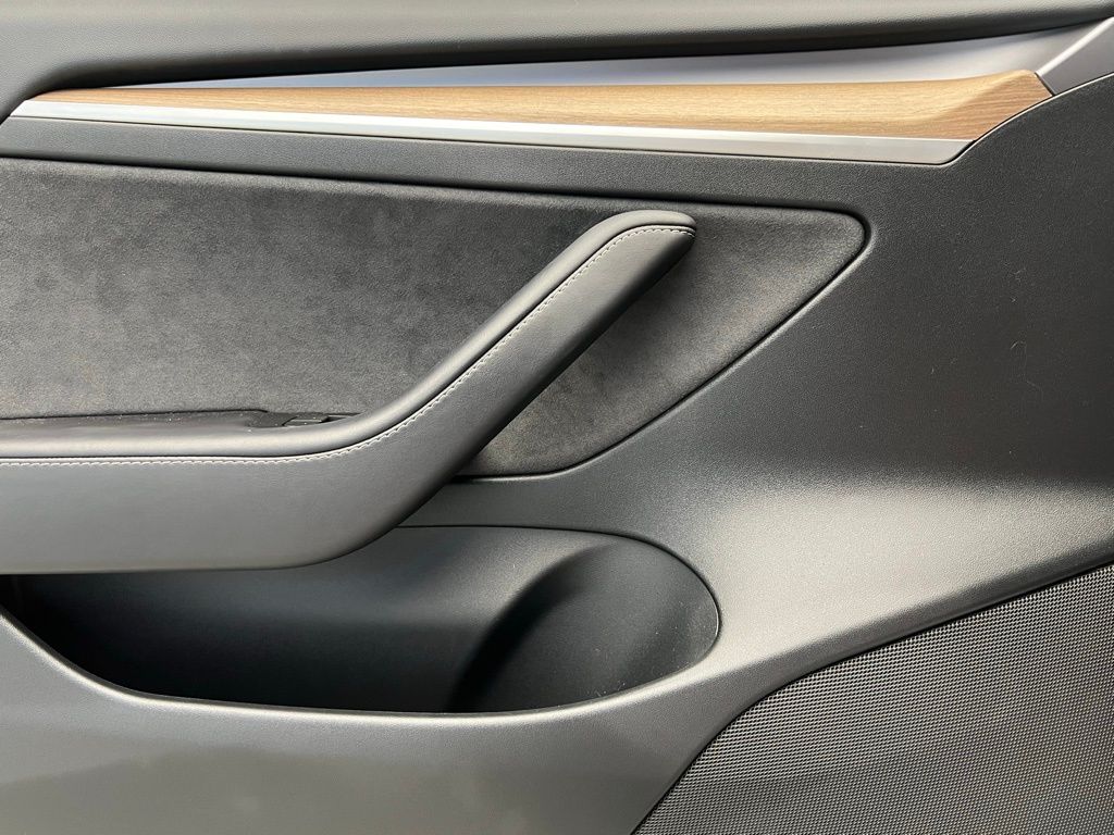 Thumbnail: 2023 Tesla Model 3 - 21