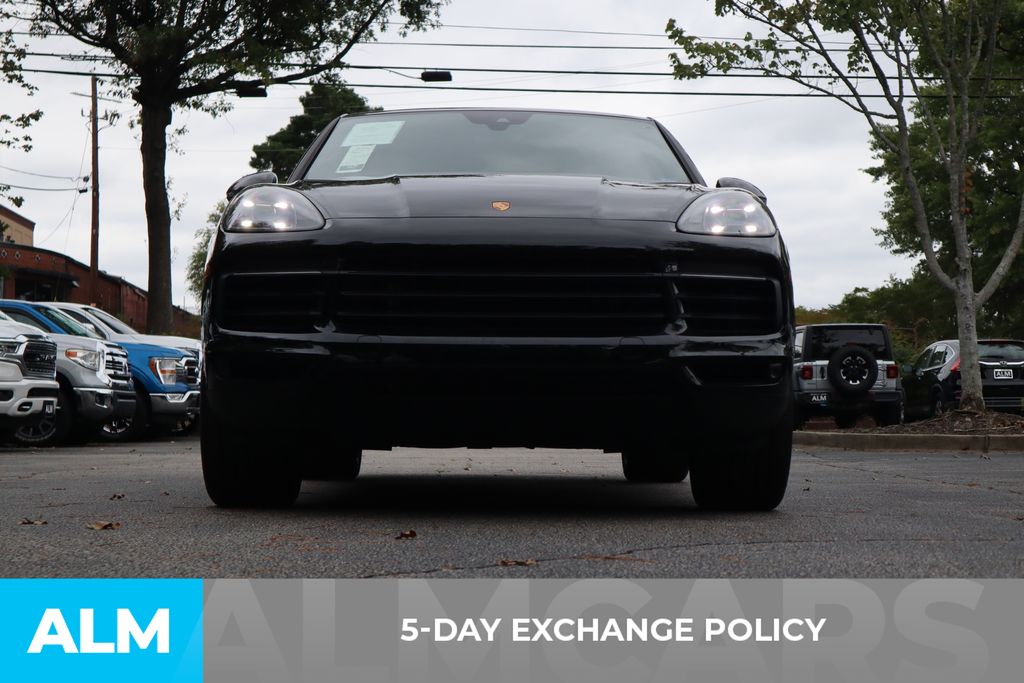 2022 Porsche Cayenne E-Hybrid Coupe Base photo 2