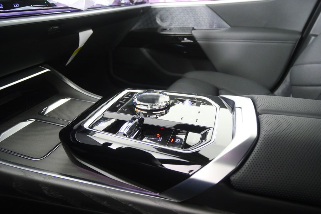 Thumbnail: 2026 BMW 7 Series - 25