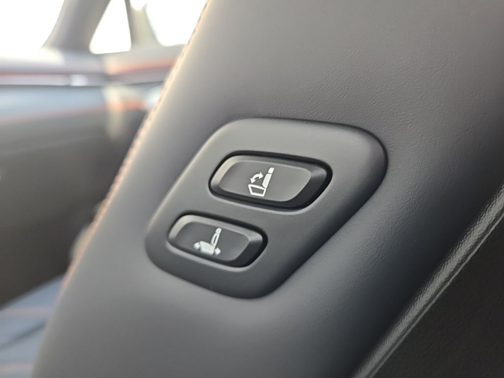 Thumbnail: 2026 Genesis GV70 - 29