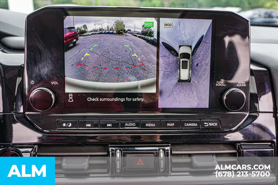 Used 2025 White Nissan Platinum image 36