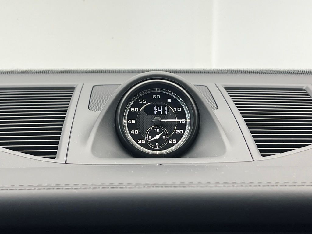 Thumbnail: 2026 Porsche Macan - 12