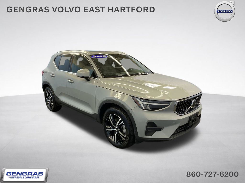 Vapour Gray Metallic 2025 Volvo XC40 B5 Core Bright Theme AWD SUV / Crossover All-Wheel Drive Automatic
