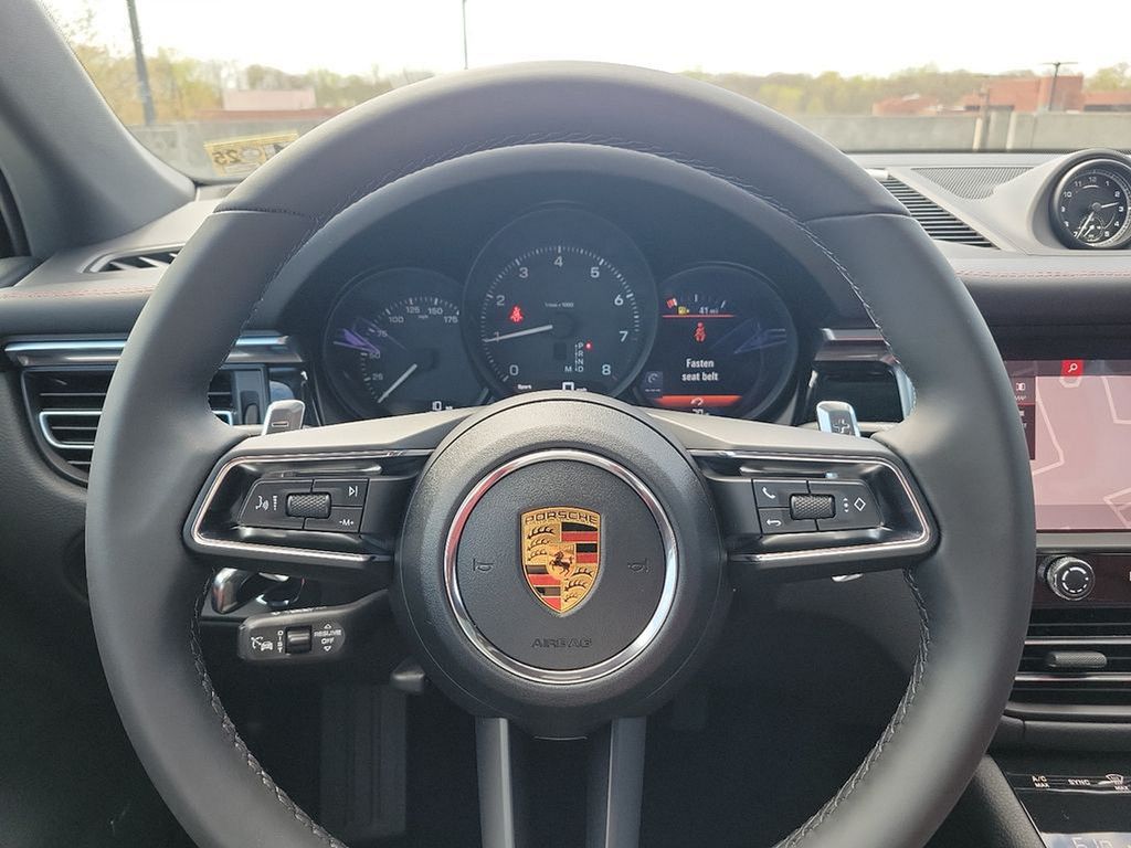 2024 Porsche Macan  20