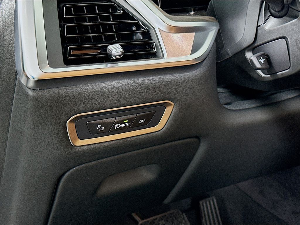 Thumbnail: 2025 BMW X7 - 10