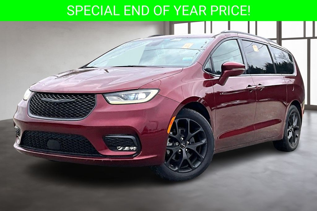 2021 Chrysler Pacifica Touring L's photo