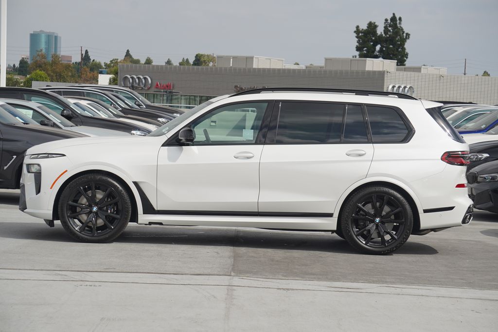 2025 BMW X7 M60i 4