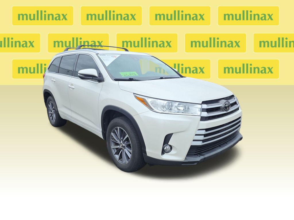White (Blizzard Pearl) 2018 Toyota Highlander XLE SUV / Crossover Front-Wheel Drive 8-Speed Automatic