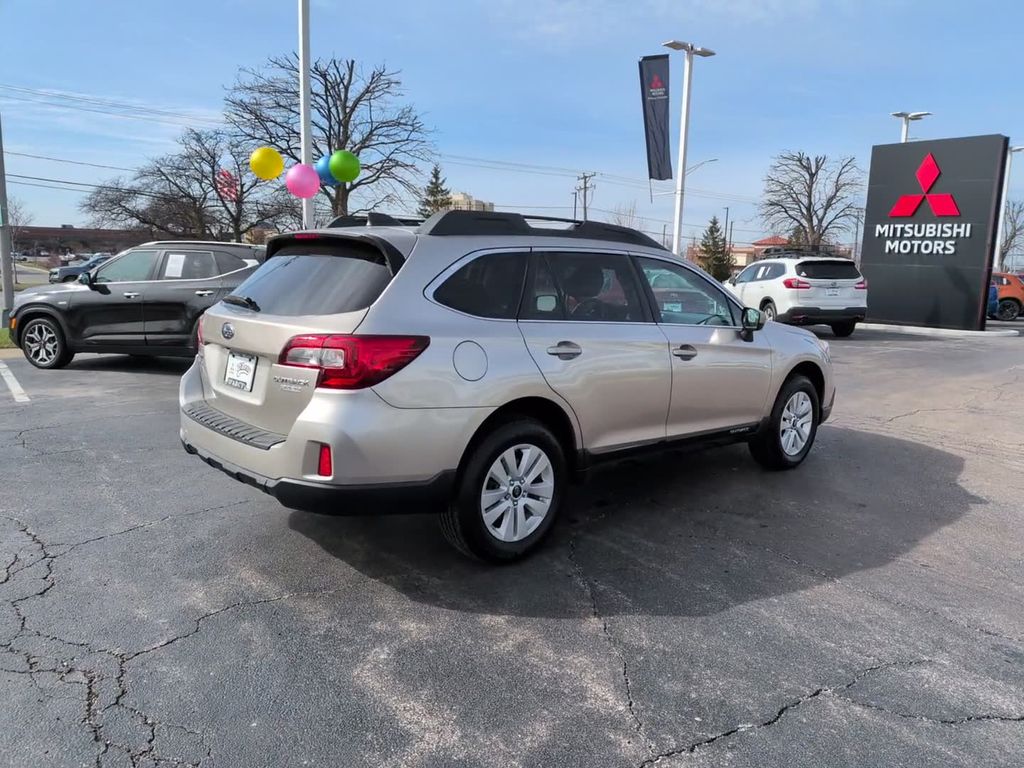 Used 2017 Gray Subaru 2.5i Premium image 6