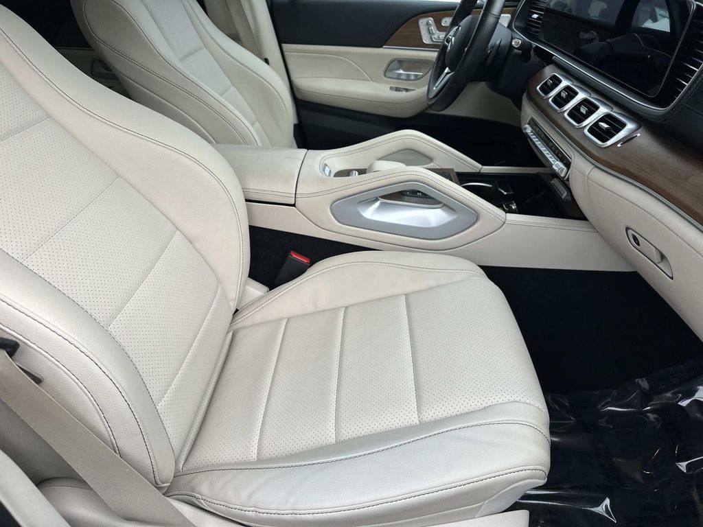 Thumbnail: 2022 Mercedes-Benz GLS - 21