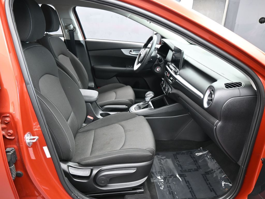 Used 2023 Fire Orange Kia LXS image 35