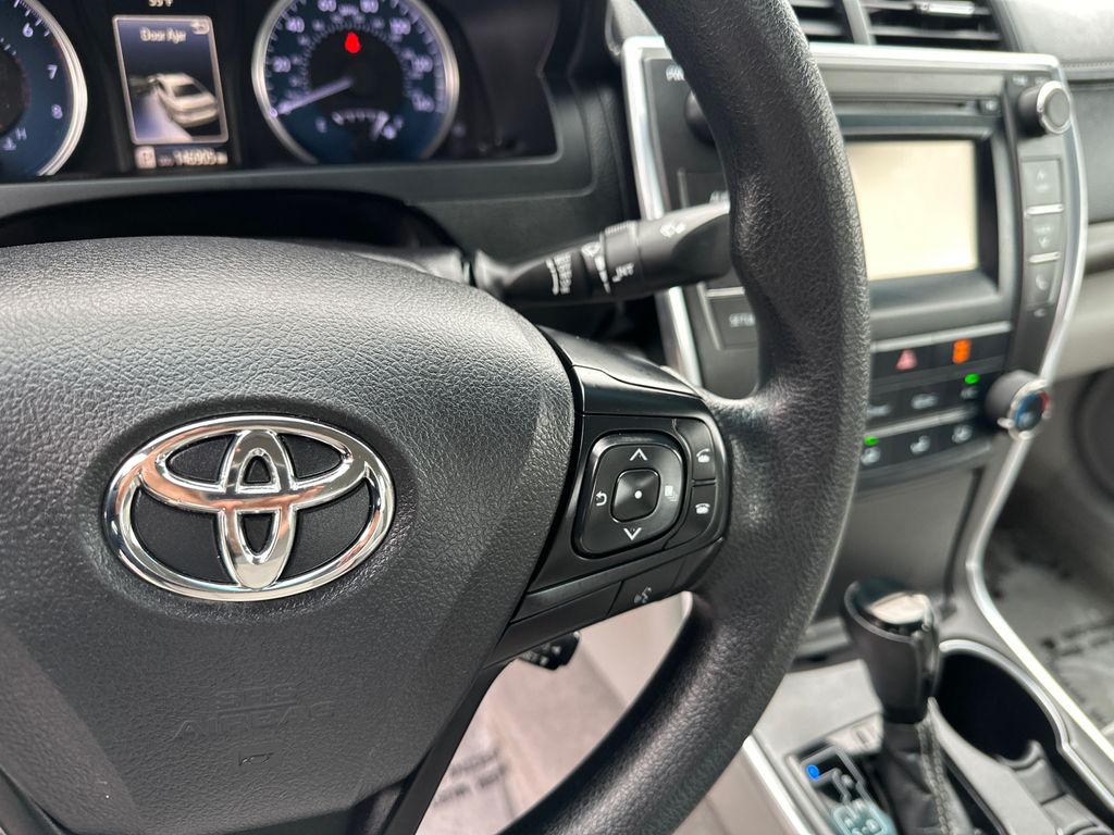 2016 Toyota Camry SE 14