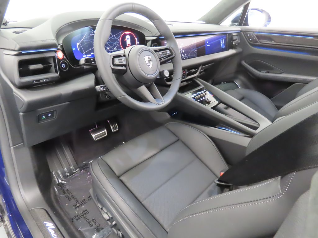 Thumbnail: 2025 Porsche Macan - 4