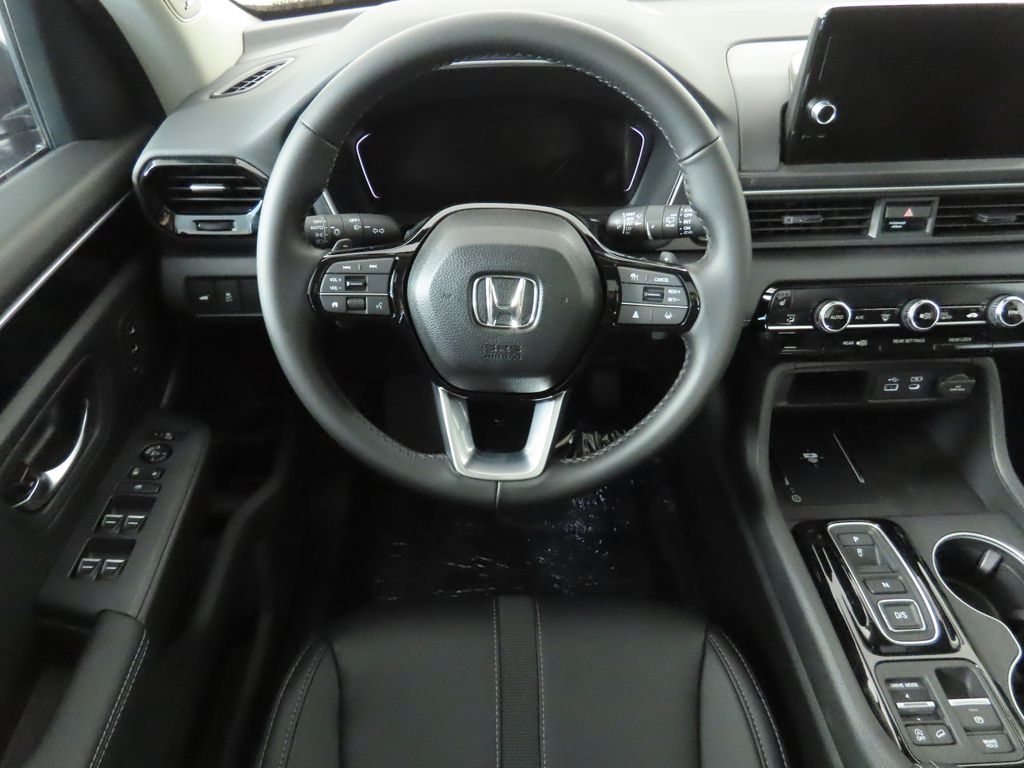 2025 Honda Pilot Touring 10
