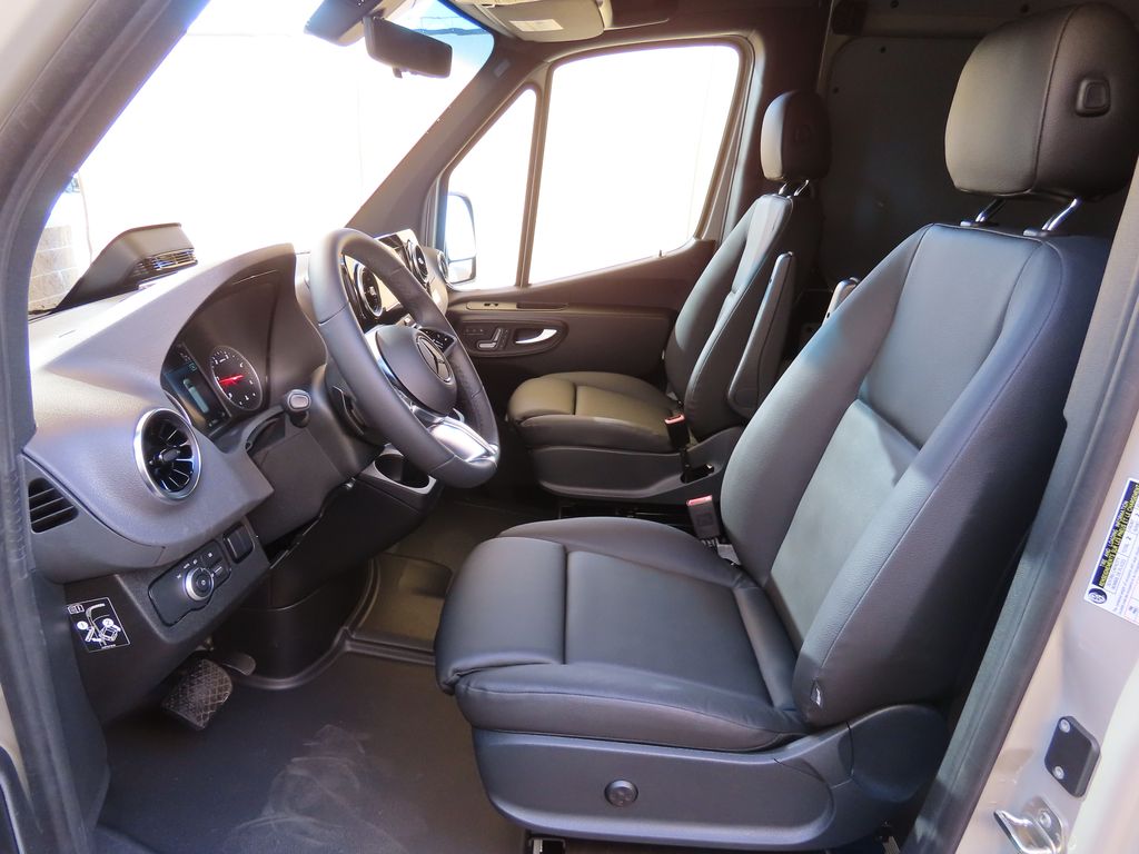2025 Mercedes-Benz Sprinter 2500 19