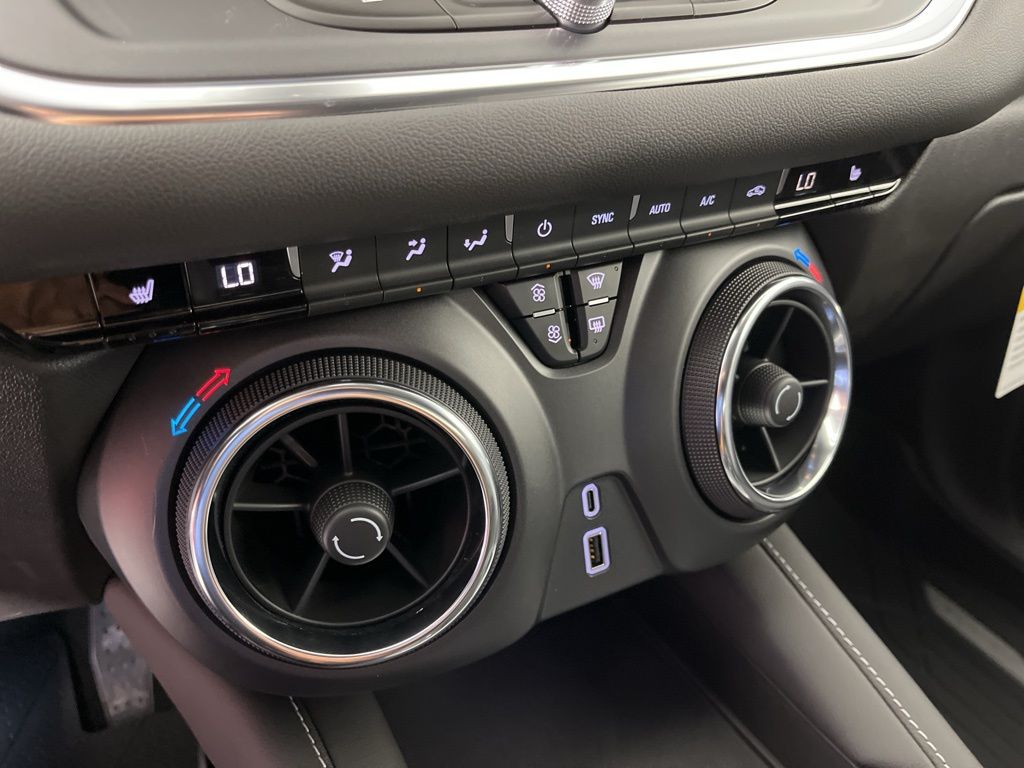 Thumbnail: 2026 Chevrolet Blazer - 30