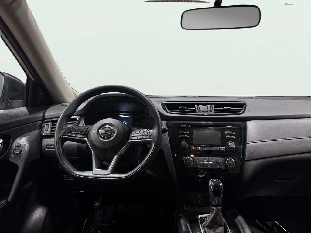Used 2017 Brilliant Silver Nissan S image 10
