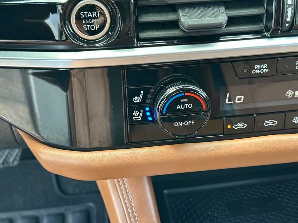 Photo 5 of 2023 Nissan Pathfinder Platinum