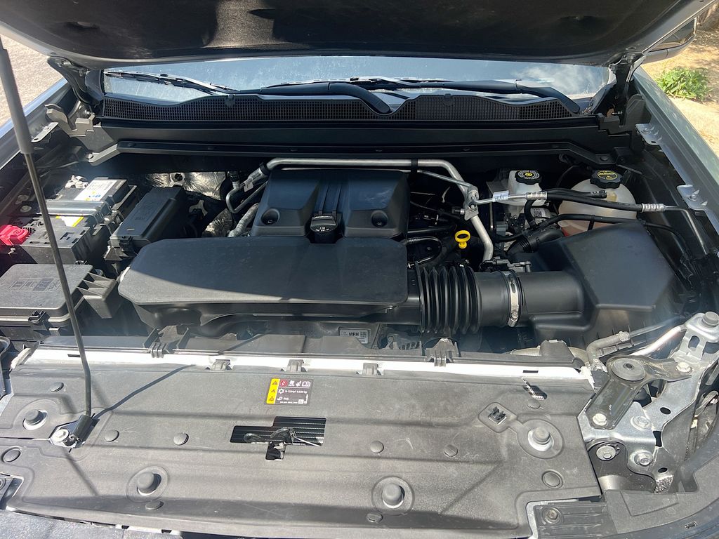 Used 2024 Gray Chevrolet Z71 image 30