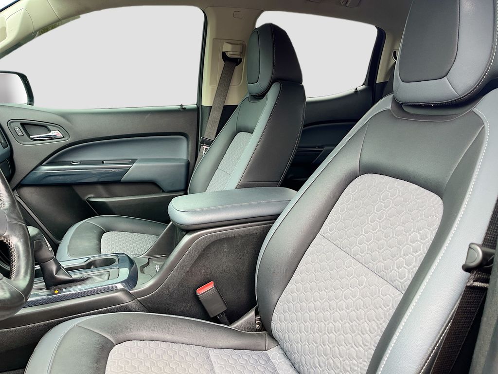 Used 2021 Gray Chevrolet Z71 image 19