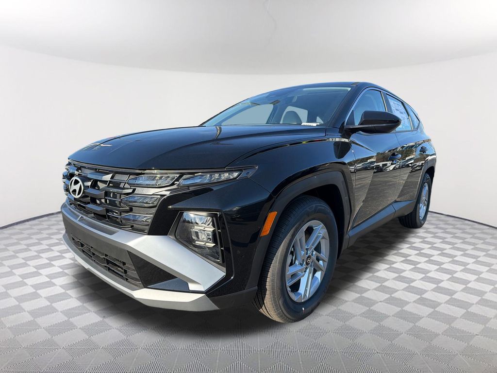 Phantom Black 2026 Hyundai Tucson SE FWD SUV / Crossover Front-Wheel Drive 8-Speed Automatic