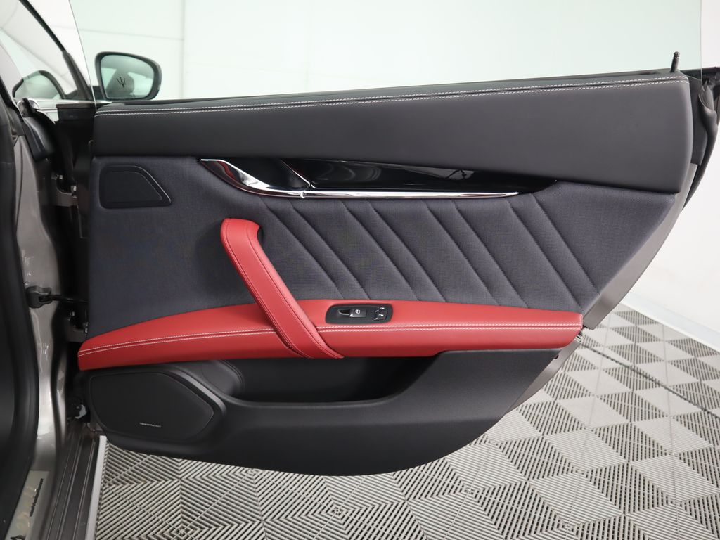 2018 Maserati Quattroporte S Q4 28