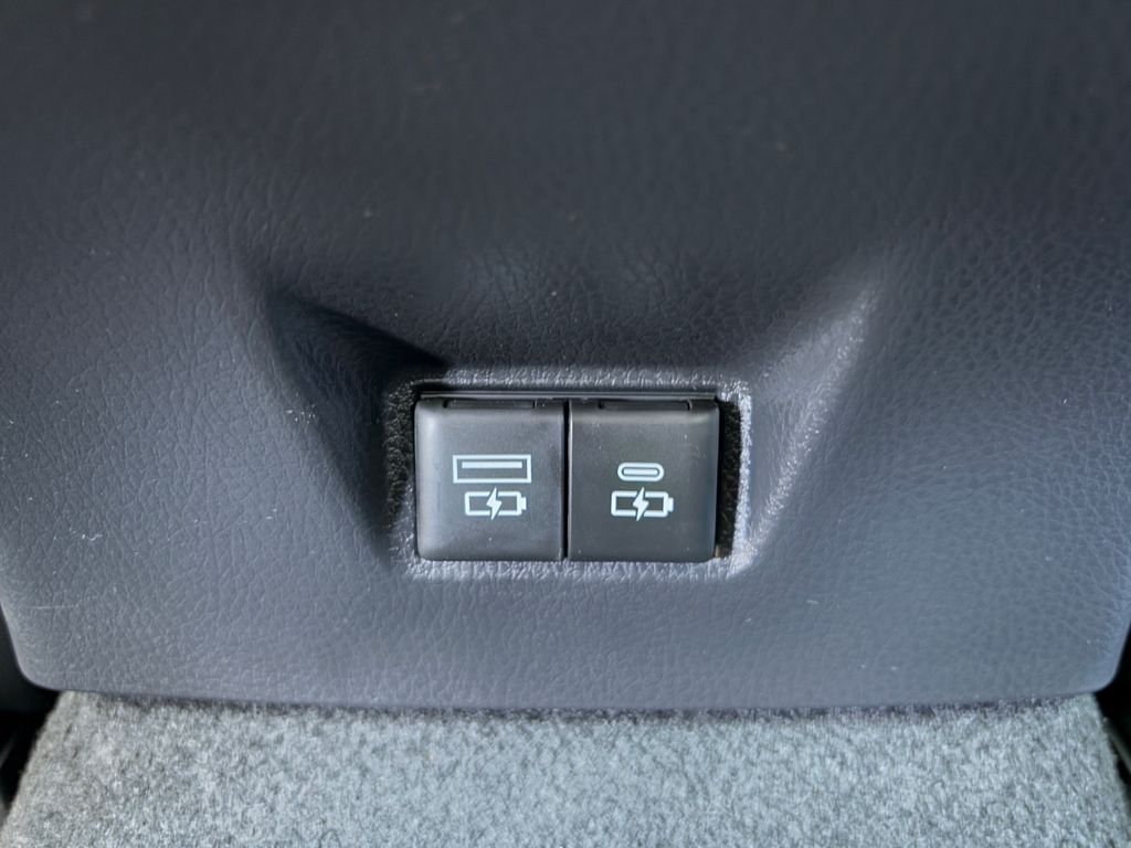 2025 Toyota Camry LE 21