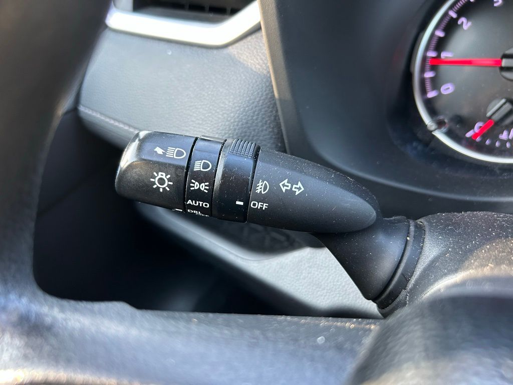 Thumbnail: 2021 Toyota RAV4 - 22