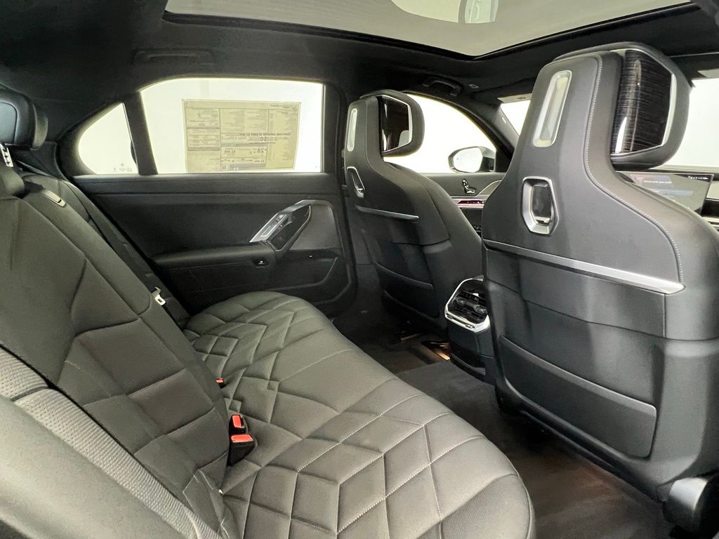 Thumbnail: 2026 BMW 7 Series - 8