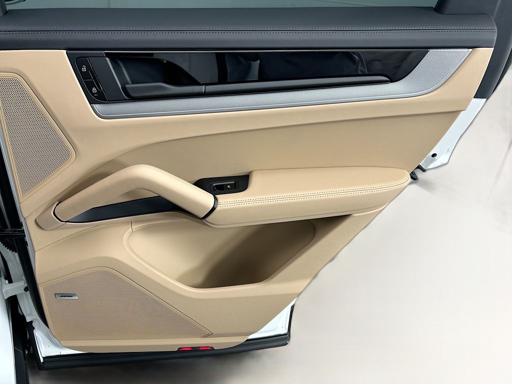 Thumbnail: 2026 Porsche Cayenne - 28